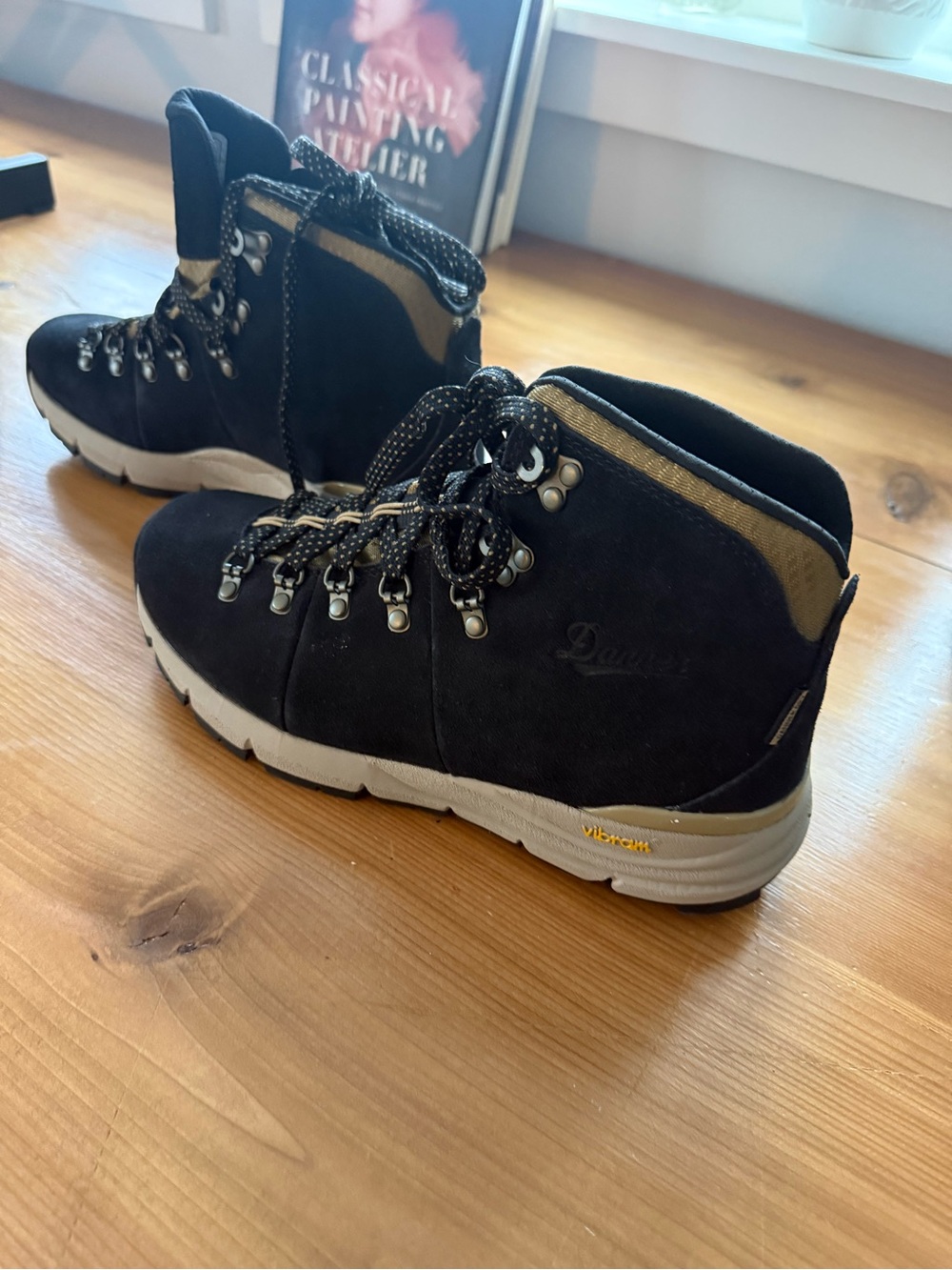 Danner Women’s Black and khaki Hiking Boots size 9